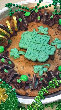 St. Patty's Day Cookie Pizza Decorating